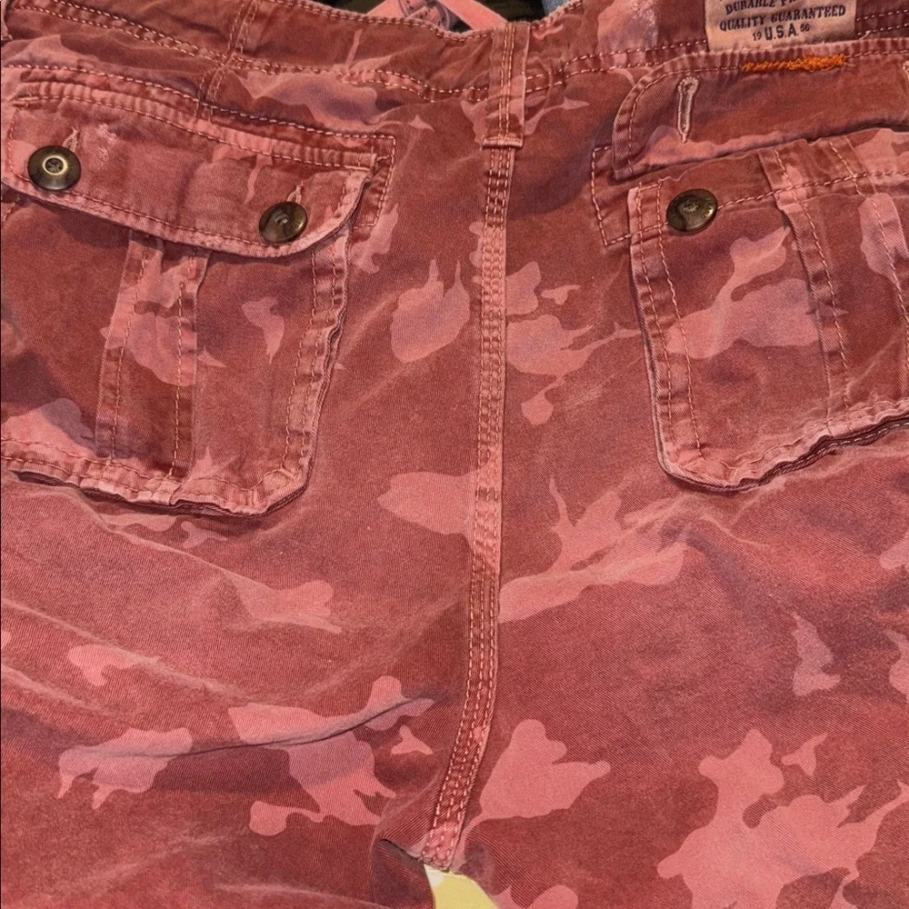 True Religion Men’s Red Cargo Cut Off/ Raw Edge Pockets Logo Shorts Size 32.